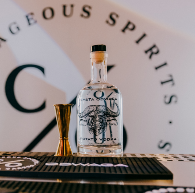 Dlaczego restauracje coraz częściej wybierają alkohole rzemieślnicze?